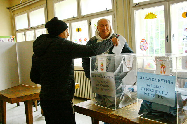Parlamentarni i predsednički izbori u Bečeju: Izlaznost u 12 sati 25,4 odsto