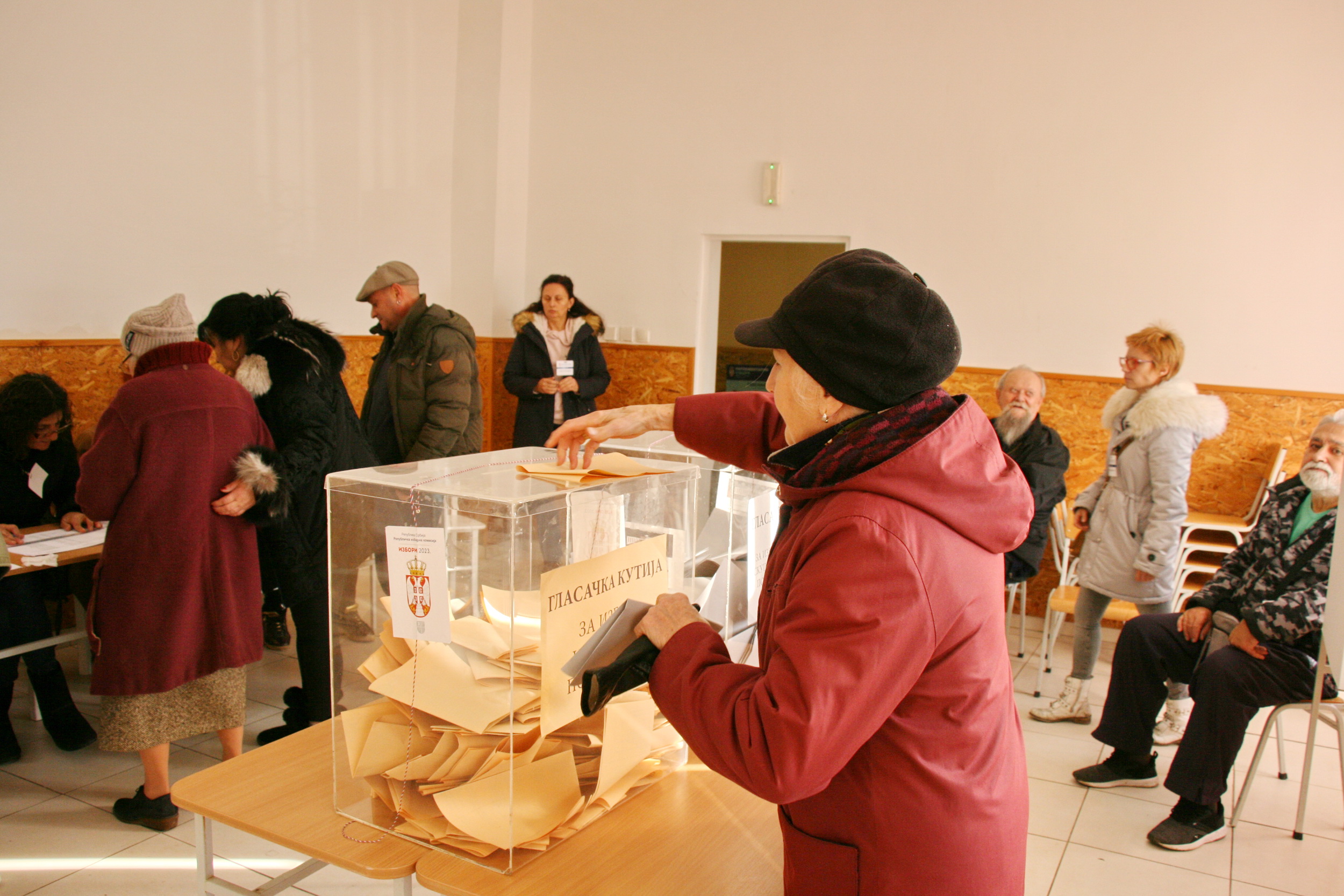 U Bečeju izlaznost na oglednim biračkim mestima do 10 sati od 12 do 19 odsto