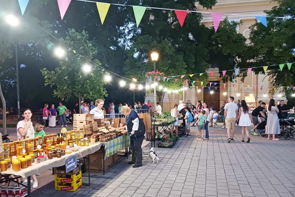 Noćni market u Bečeju u decembru 2024.
