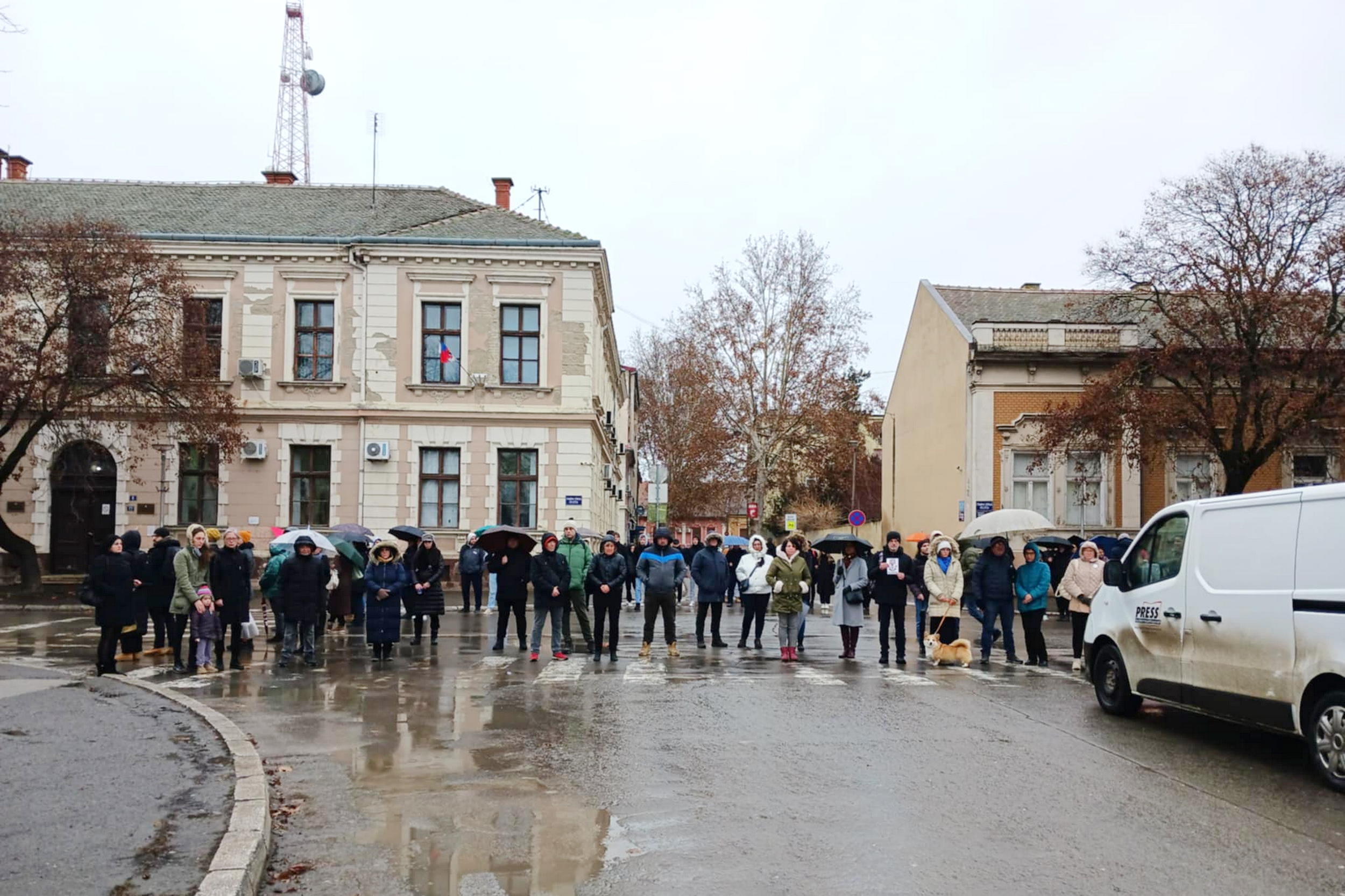 Blokadom raskrsnice odata pošta stradalima u Novom Sadu